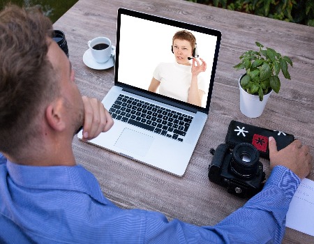 Top 4 video conferencing tools that integrate with Moodle